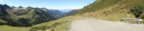 Panorama Furkajoch-Westanfahrt Direkt unterhalb der Passhöhe mit Blick auf das Rheintal und Appenzeller Land